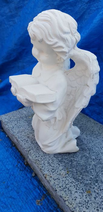 Gipsowa figurka aniolka
