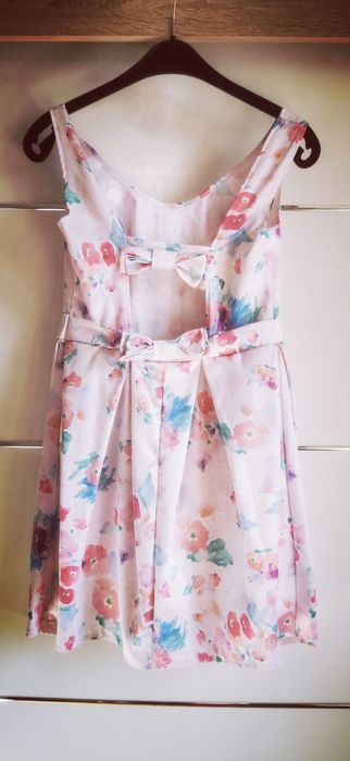 Sukienka w kwiaty 36