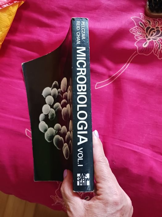 Livro "Microbiologia" de Pelczar