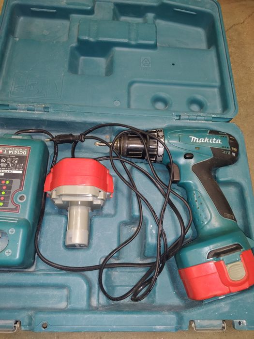 Шуруповёрт,работает отлично комплект,аккумуляторы  очень слабые