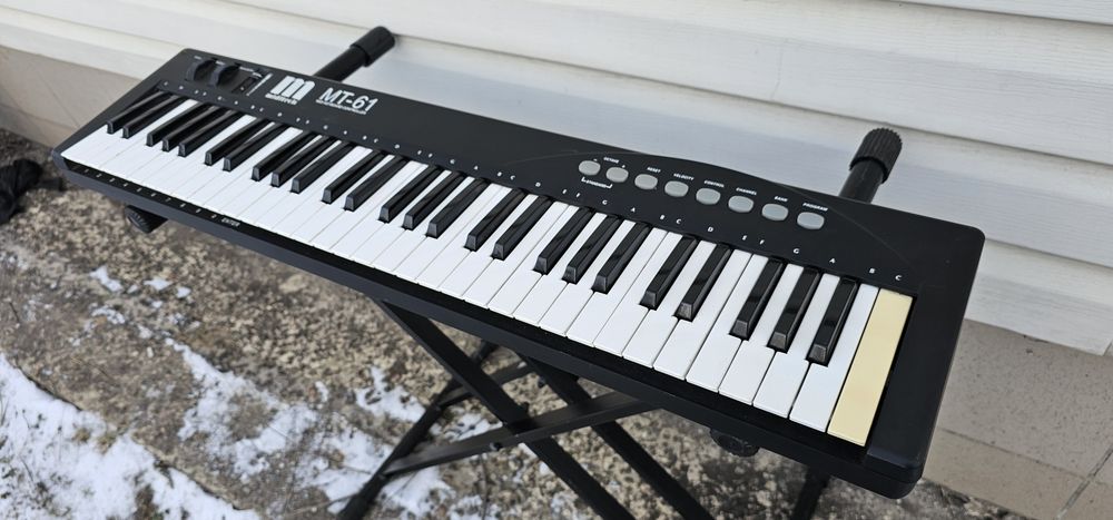 Midi клавіатура Roland РС300, 200/Miditech MT-61 .,б/у з Німеччини