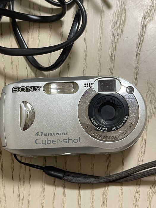 Canon  pc1584 ( ixus 310hs) и Sony dsc p43