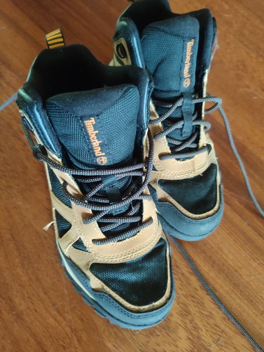 Sapatilhas Nike e botas Timberland