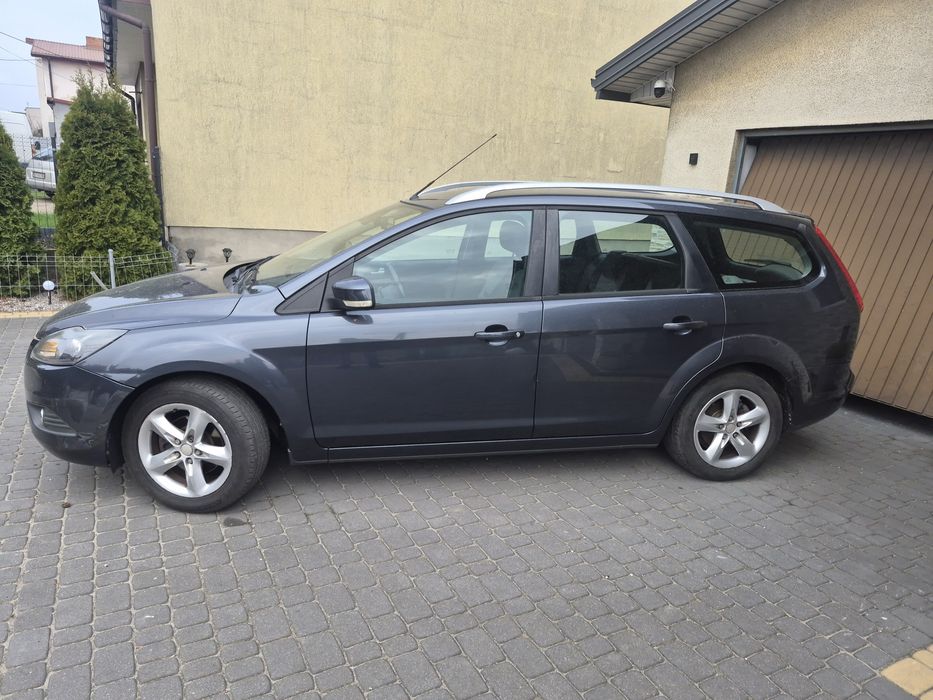 Focus lift 1,6 benzyna 2010r