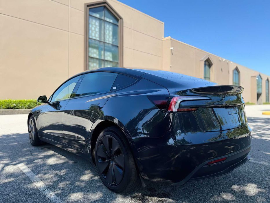 Tesla Model 3      2024