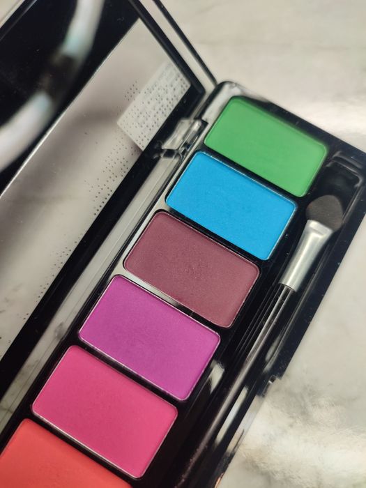 Paleta cieni do powiek Eveline Neon Nights