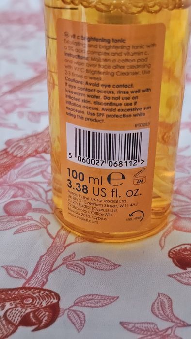 Rodial Vit C Brightening Tonic., tonik rozświetlający