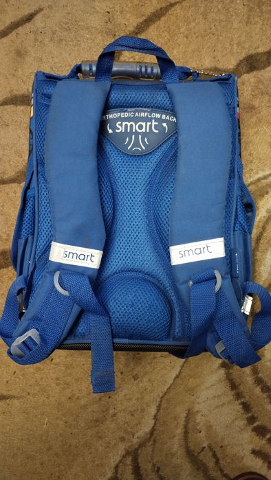 Рюкзаки шкільні у гарному стані.