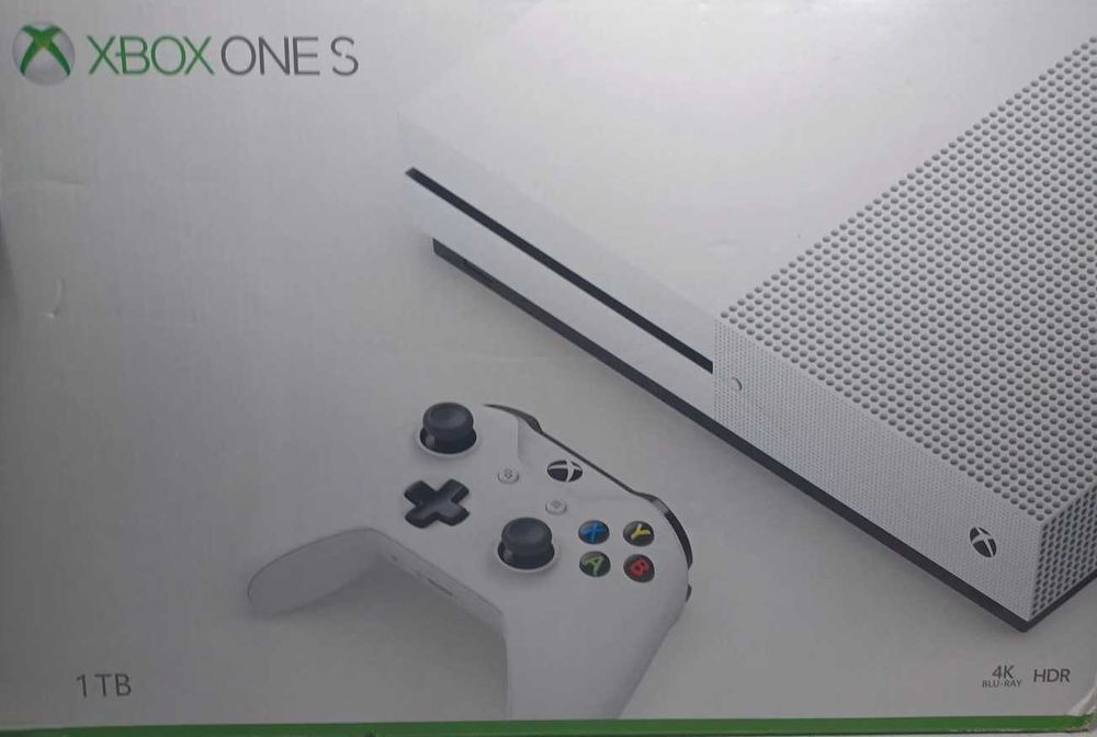 Xbox One S 1TB,4K,caixa origem,5 jogos em cd; SEM comando.Ler anuncio