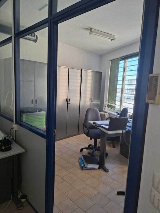 Estabelecimento Comercial em Canelas