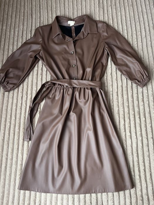 Жіноча сукня з екошкіри