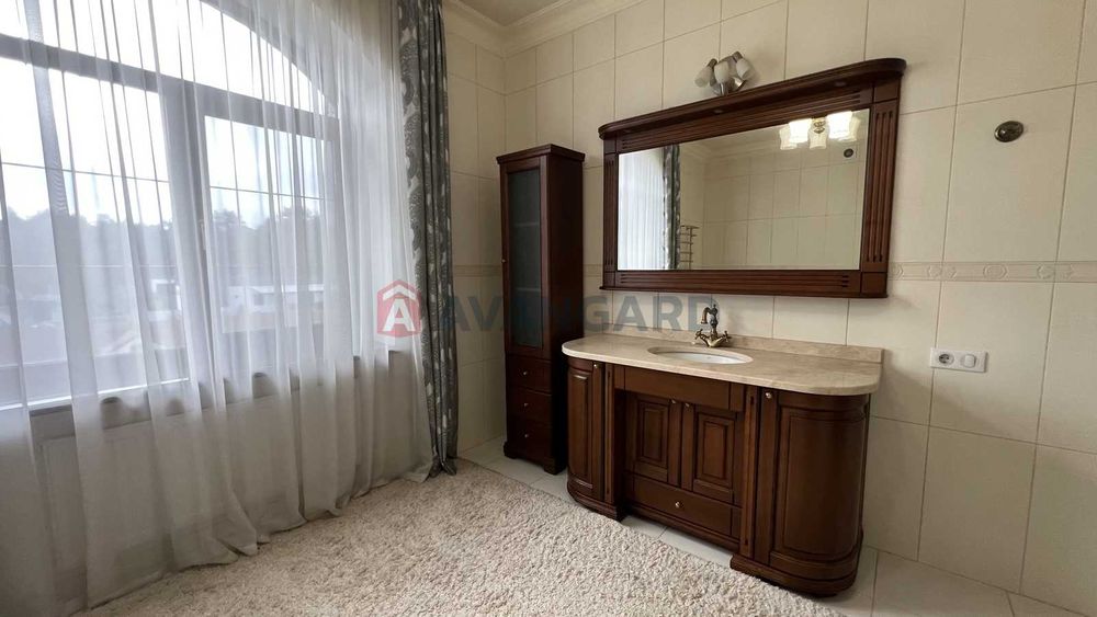 Продам современный дом возле леса и реки, в Обуховке