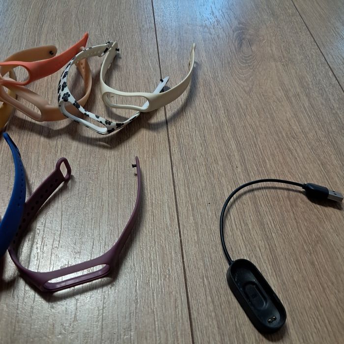 Mi band 4 + ładowarka i paski