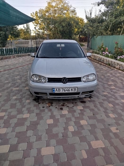 Продаєть Volkswagen GOLF 4
