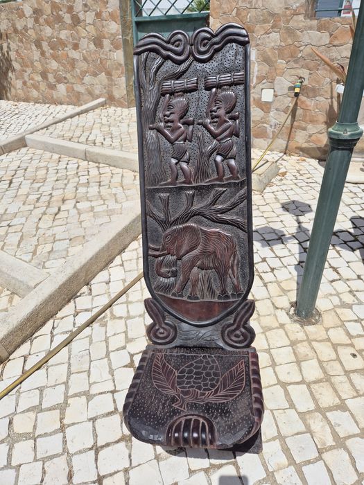 Conjunto de cadeiras e mesa