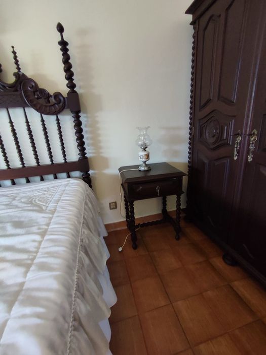 Mobília de quarto antigo completo