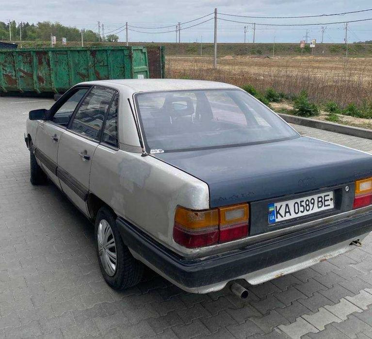 Audi 100 1985 року