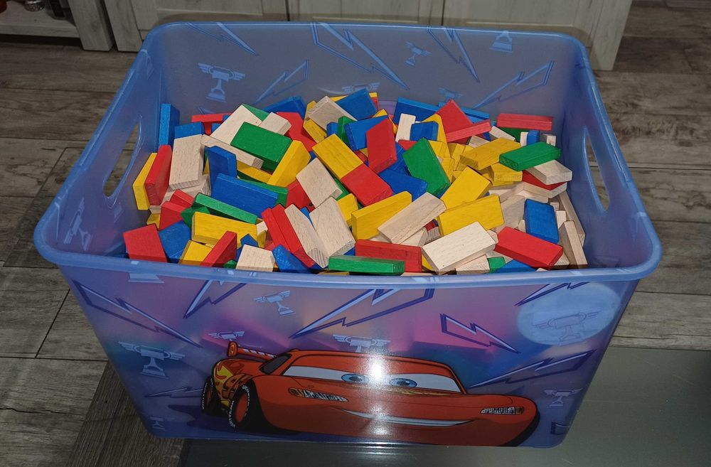 Duży zestaw drewnianych klocków – 850 szt. + pudełko (Montessori)