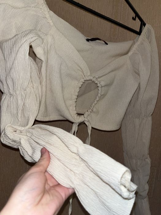 Жіночий топ з довгими рукавами на завʼязках