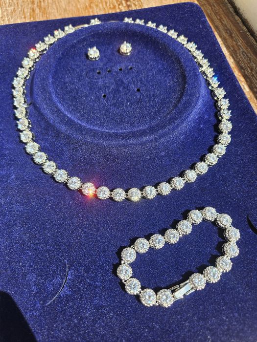 Conjunto prateado - brincos, colar, pulseira