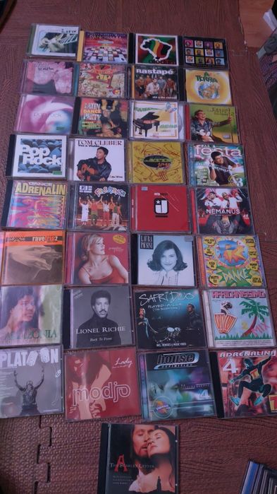 Venda de CDs Venda de CDs 
Valor negociável para pequenos lotes ou mesmo tudo
Valor negociável para pequenos lotes ou mesmo tudo