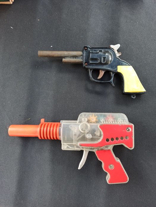 Stare zabawki PRL pistolety