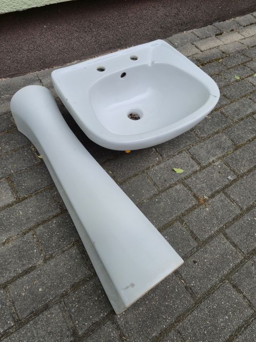 Umywalka z noga biała