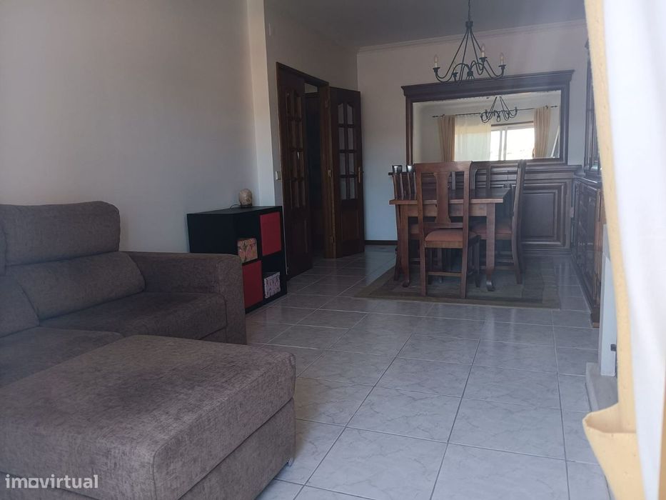 T2 mobilado com varanda , garagem em Canidelo