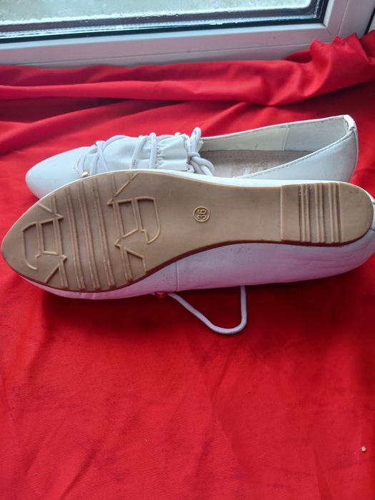 Жіночі макасини.