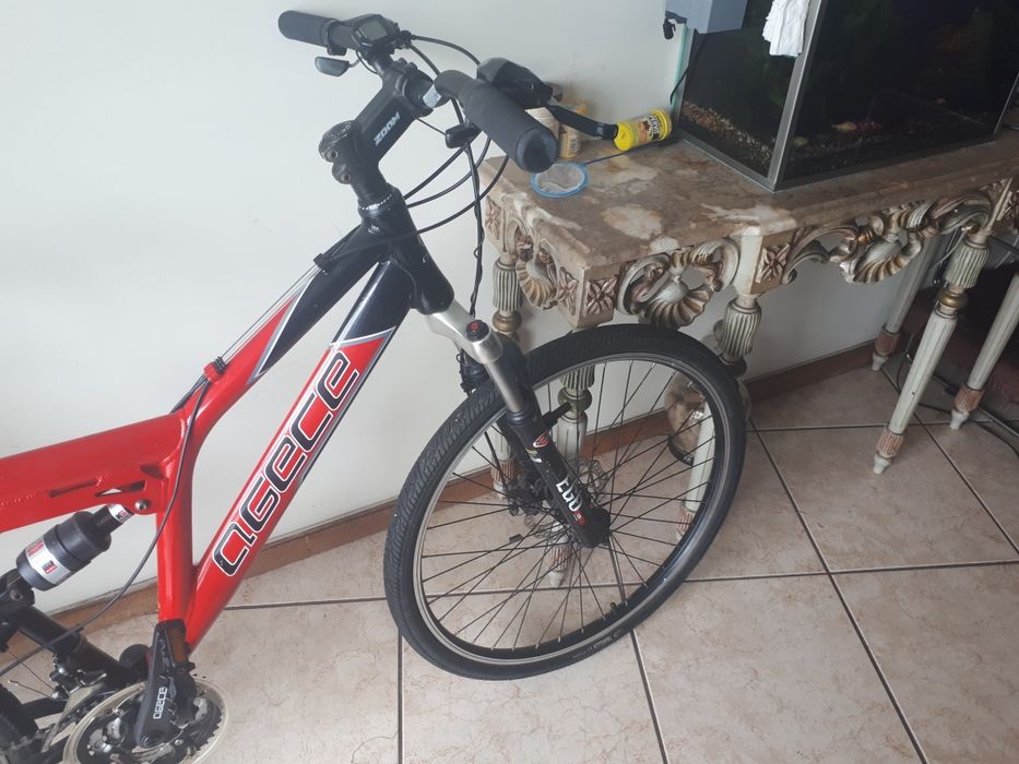 Bicicleta de montanha em muito bom estado