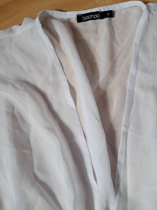 Zmysłowa sukienka plażowa Boohoo