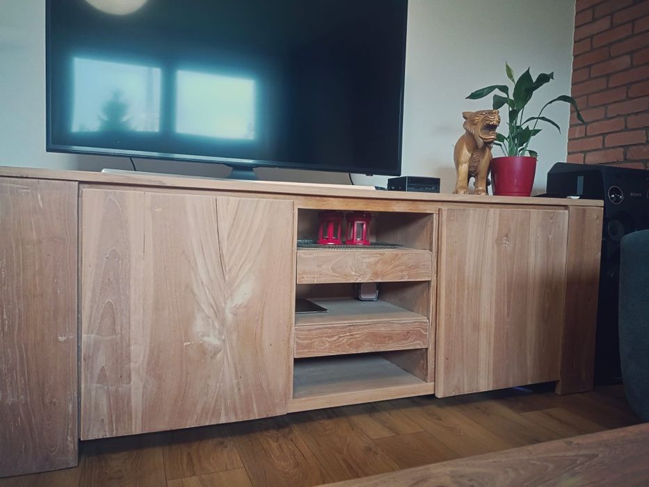 Zestaw mebli z drewna tekowego, stół,ława,komoda.