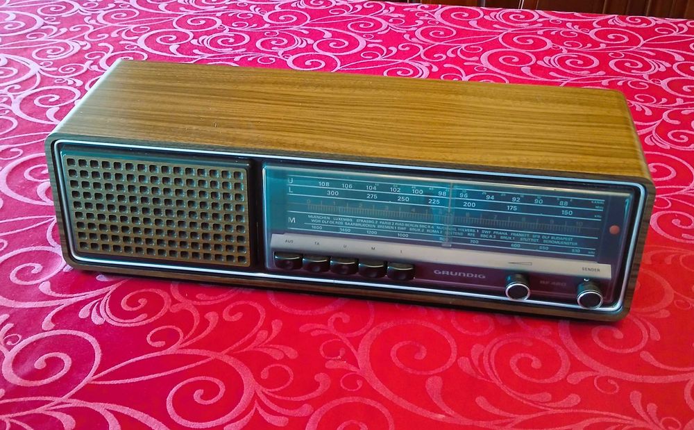 Rádio Grundig RF 420 fabricado em Portugal
