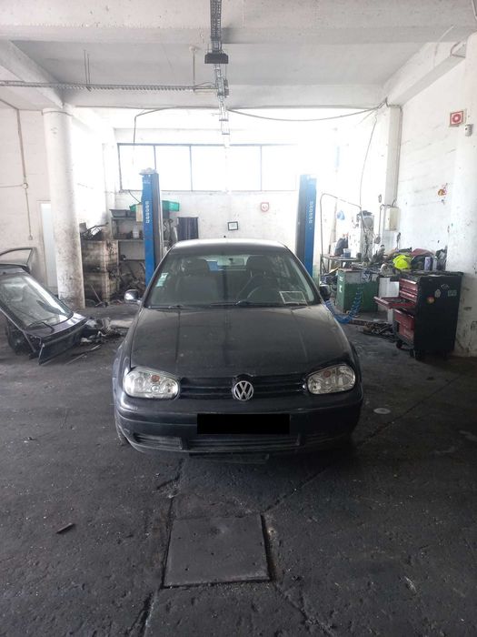 VW Golf para peças