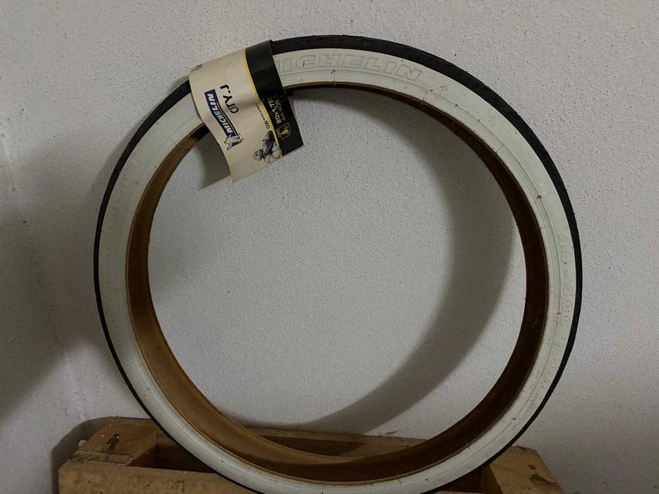 Pneu MICHELIN 20X1.75 com faixa branca