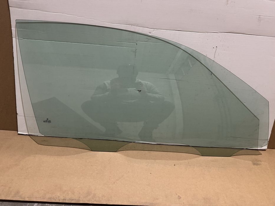 Szyba prawa przednia vw polo 9n 2003r prawy przod