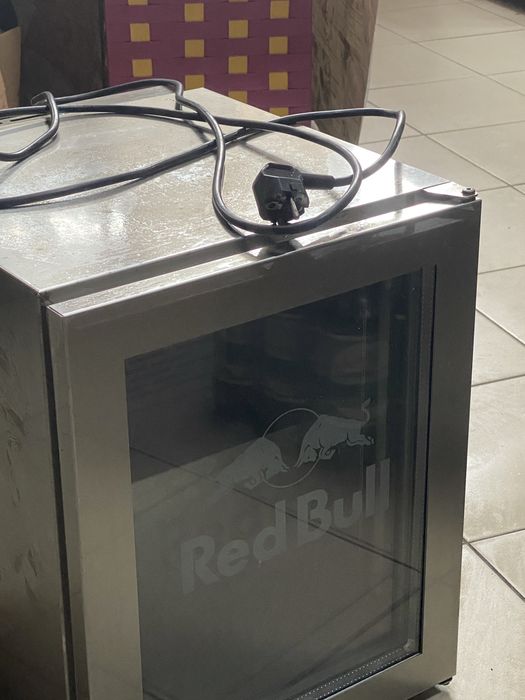 Холодильник Red Bull
