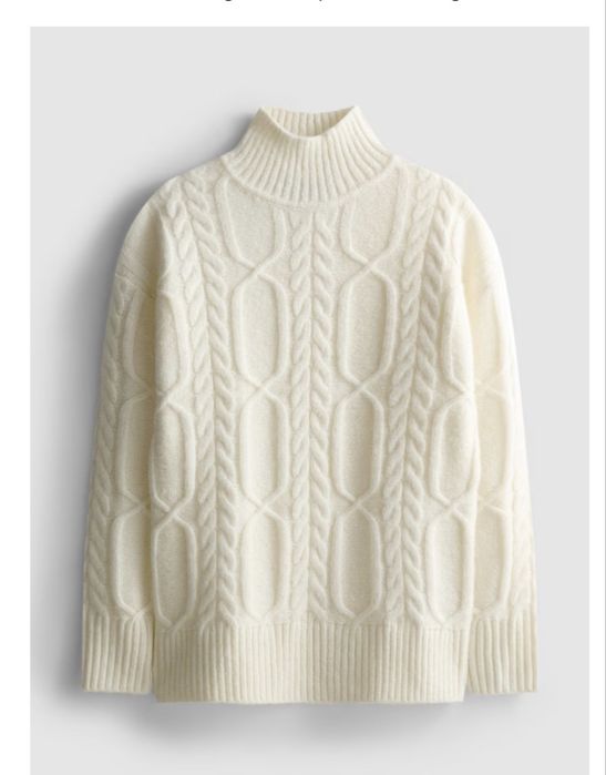 Светр білий зимовий