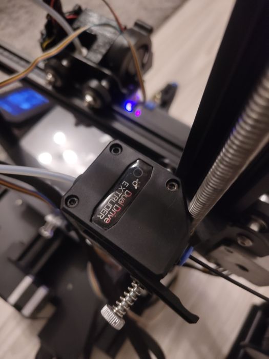 Drukarka 3d  ender 3 v2 (automatyczne poziomowanie)