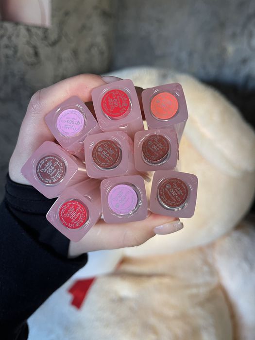 Косметика Dior.