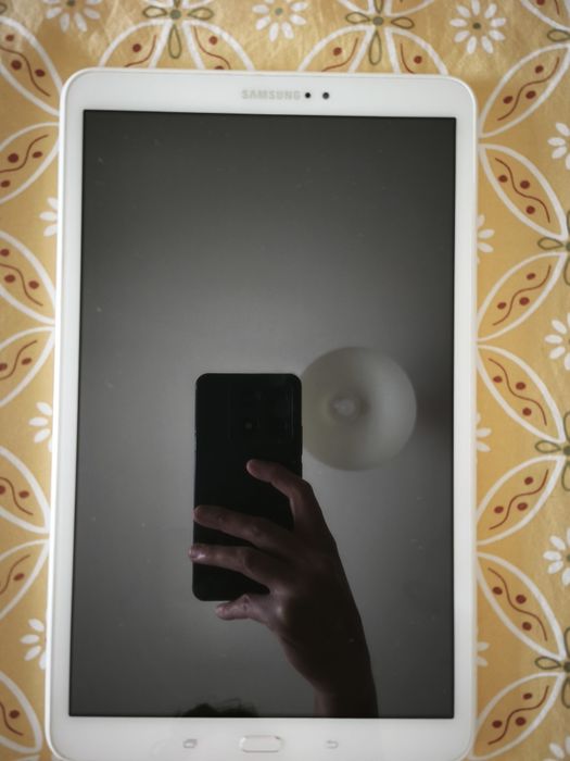 Samsung Galaxy Tab A 10.1 (SM-T585) 4G + Capa e Teclado - Como Novo