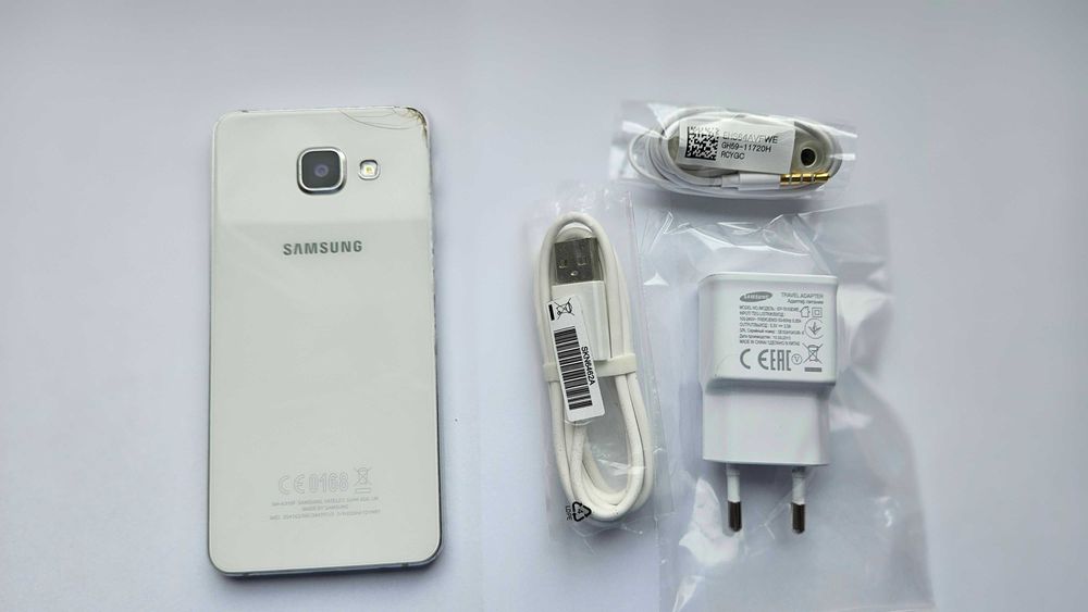 Smartfon Galaxy A3 2017