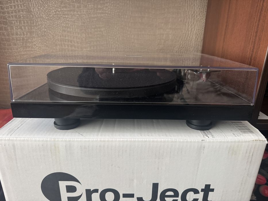 Pro-ject Debut Carbon EVO 2M Red