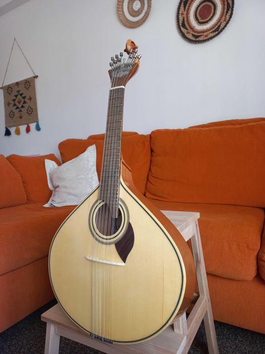 Guitarra Portuguesa nova com conjunto de cordas extra