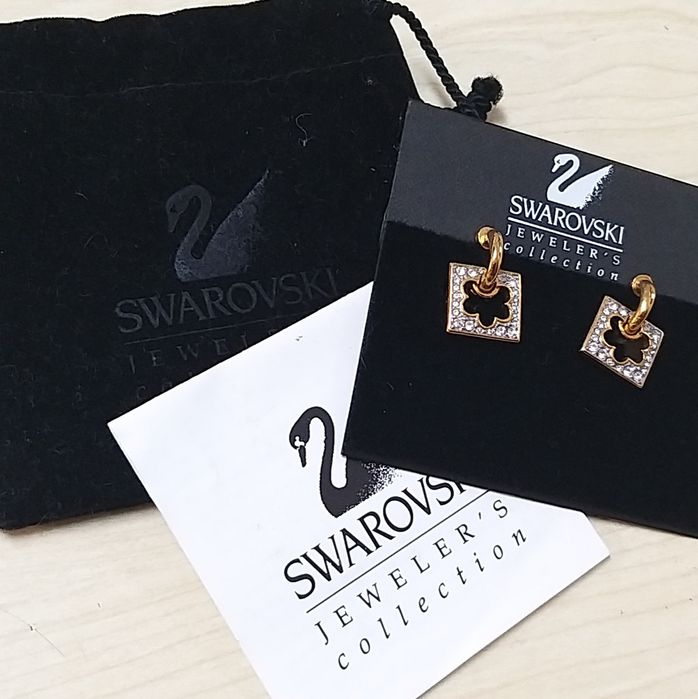 Brincos de mola Swarovsky.