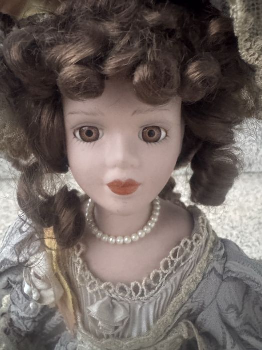 Boneca vintage porcelana