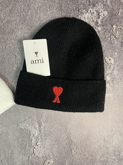 Зимова шапка AMI — білий та чорний колір