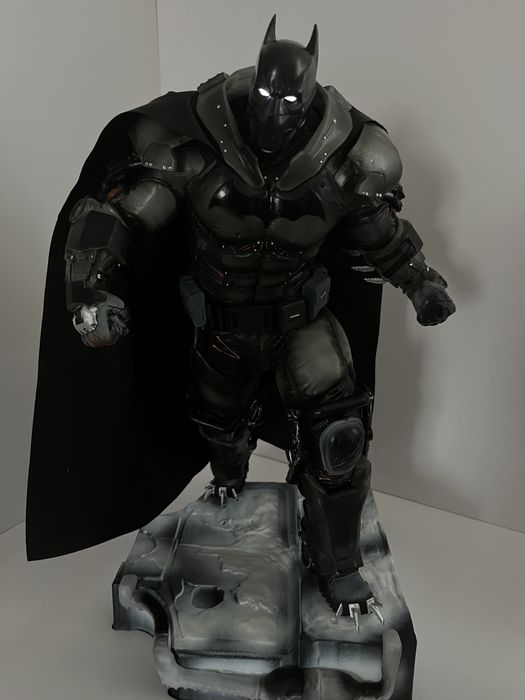 Фігурка Бетмен з гри Batman Arkham Origins з підсвіткою