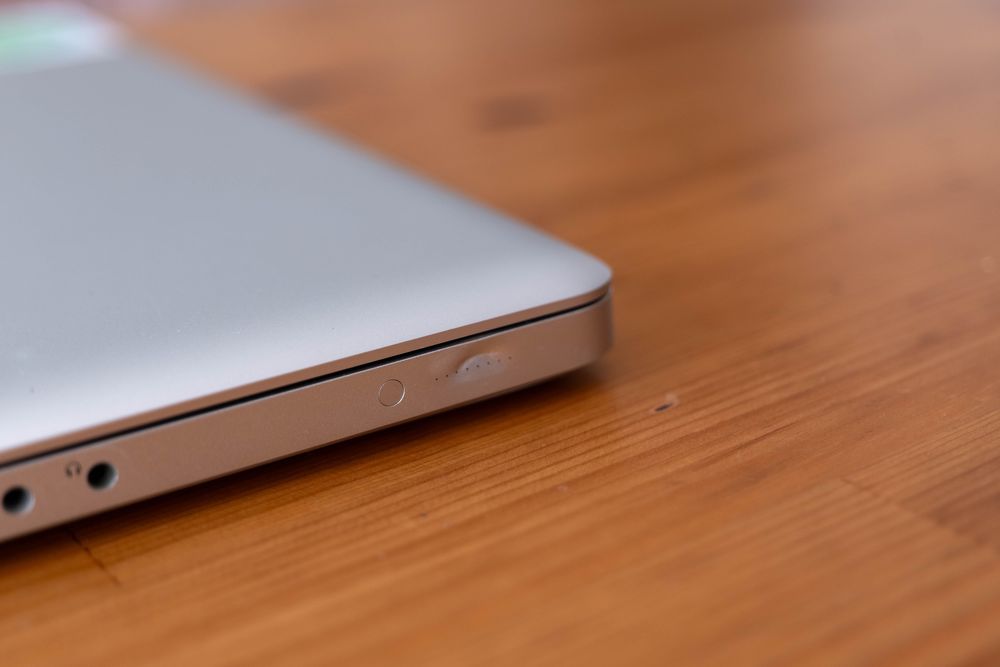 MacBook Pro 15" Early 2011 i7 2.2GHz AMD Radeon HD 6750M