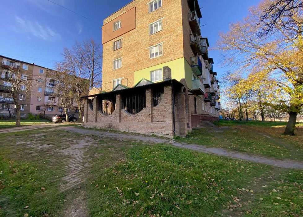 Продаж кафе біля міського озера